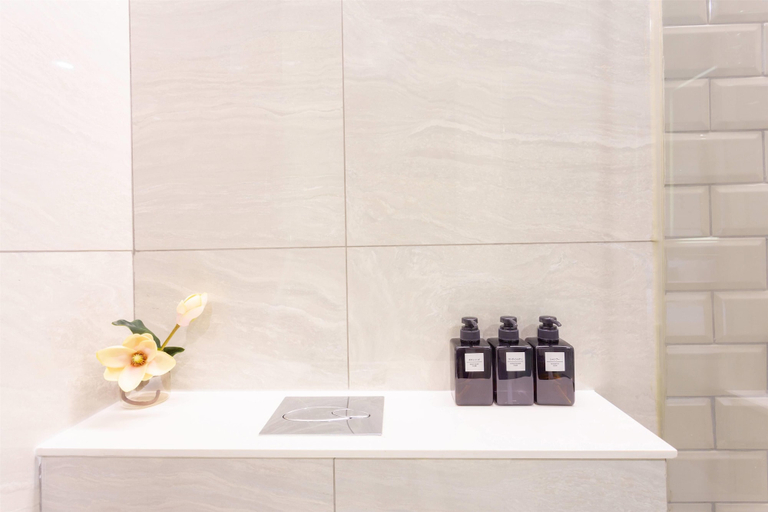 Bathroom 16