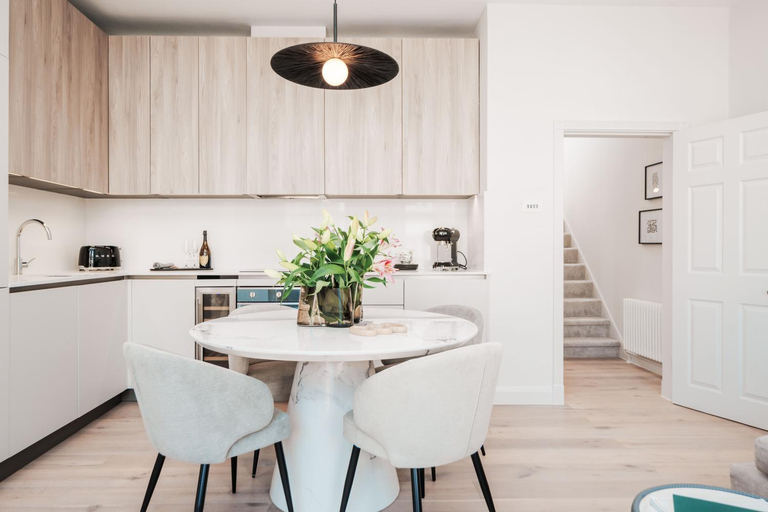 Others 4, Comfort 3 Bedroom Home in Notting Hill, London