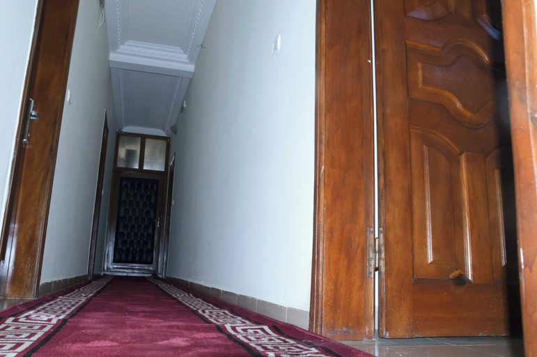 Others 5, Noblesse Hotel, Mfoundi