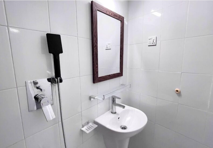 Bathroom 3, 350sqft 4 Apartment with Pool and Sauna, Dhaka