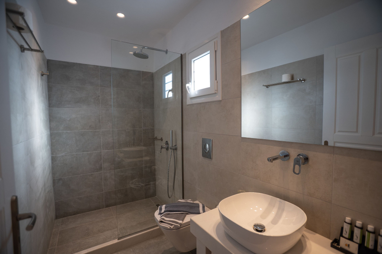 Bathroom 5, Acrogiali Beachfront Hotel, South Aegean