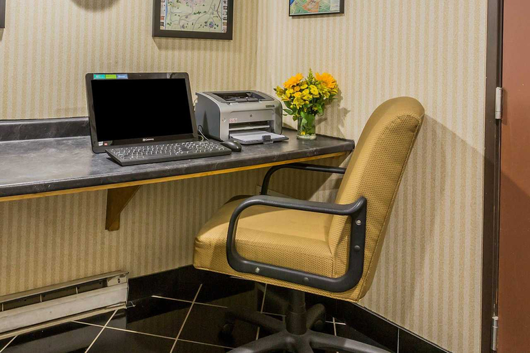 Public Area 2, Quality Inn Hyde Park Poughkeepsie North, Dutchess