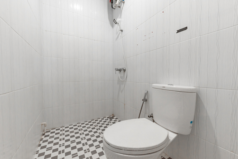 RedDoorz Plus Near Kepri Mall - Tap to explore photos