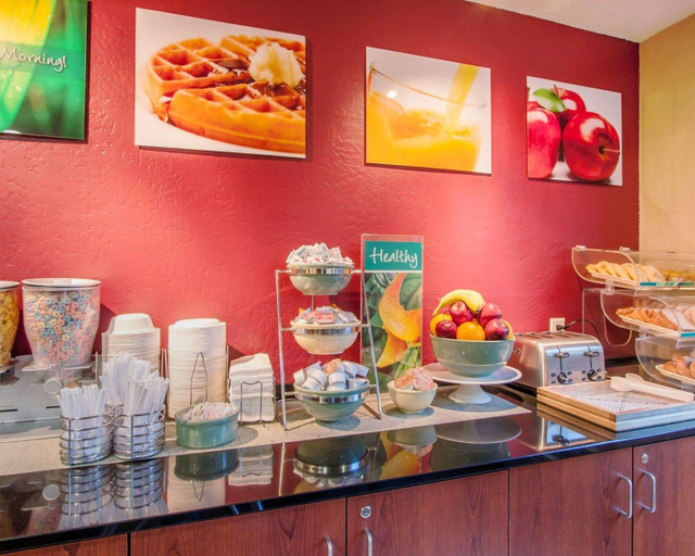 Food & Drinks 4, Quality Inn & Suites, Lane