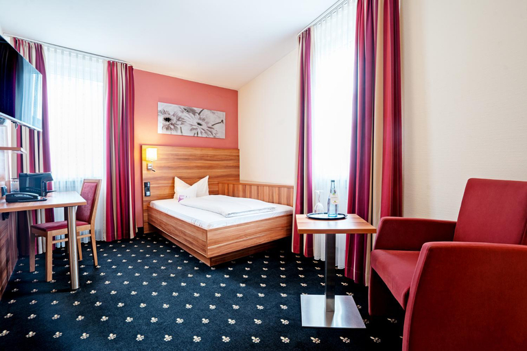 Bedroom 3, Hotel Panorama, Heidelberg