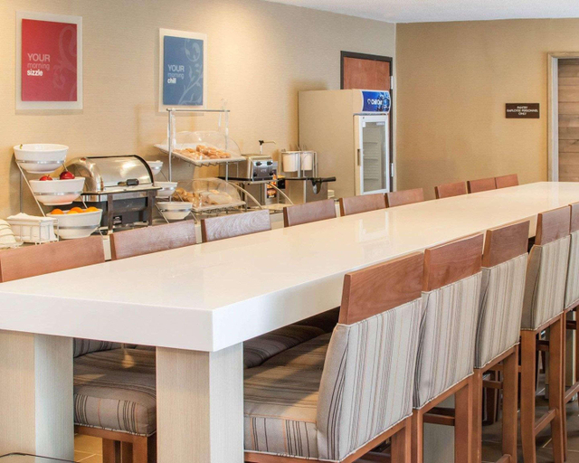 Food & Drinks 4, Comfort Inn Mayfield Heights Cleveland, Cuyahoga
