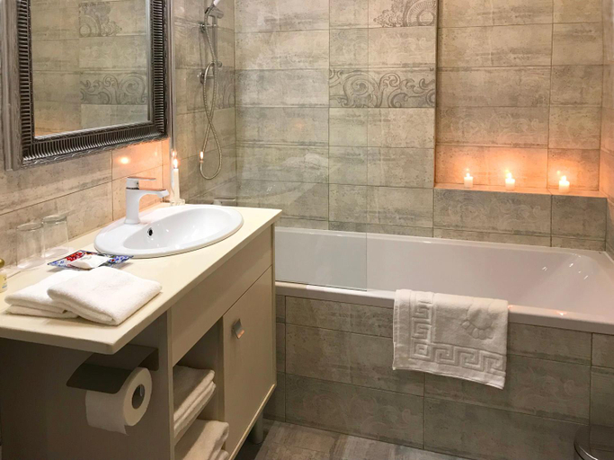 Bathroom 3, Eney Attic Three-Room Apartment, L'vivs'ka
