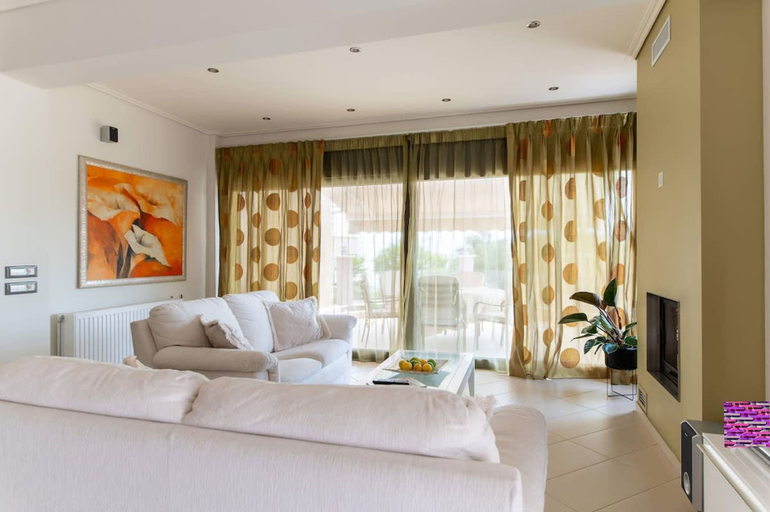 Room 4, La Casa Rosa Seaside Getaway, Central Greece