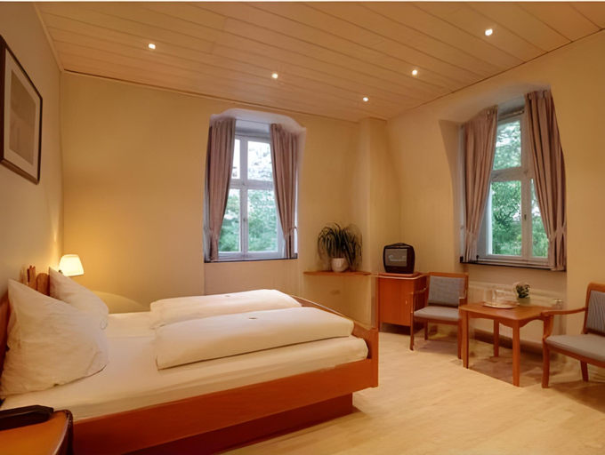Bedroom 13