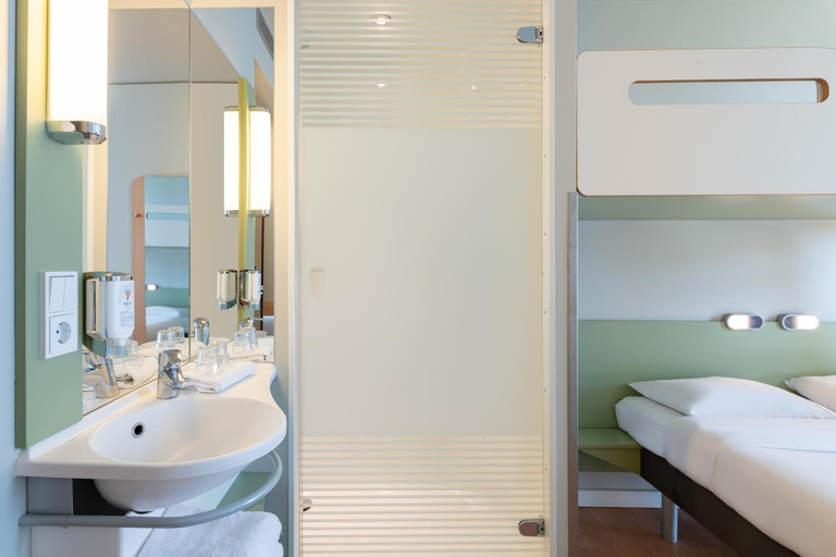 Bathroom 5, Ibis Budget Muenchen City Olympiapark, München