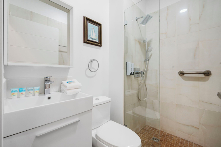 Bathroom, Aruba's Life 201