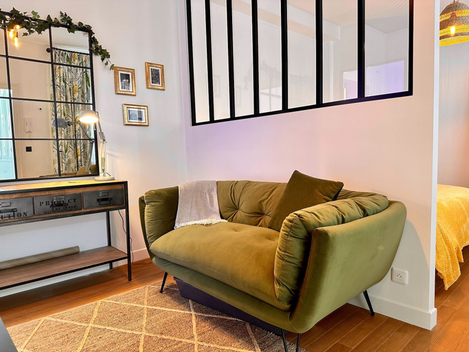 Room 5, Paradis Calm Modern Studio Apt in Paris, Paris