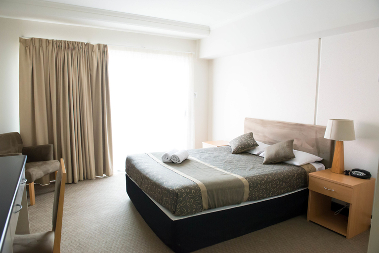 Bedroom 3, Capella Coach Inn, Peak Downs