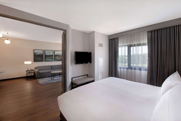 Bedroom 3, DoubleTree Suites by Hilton Raleigh - Durham, Durham