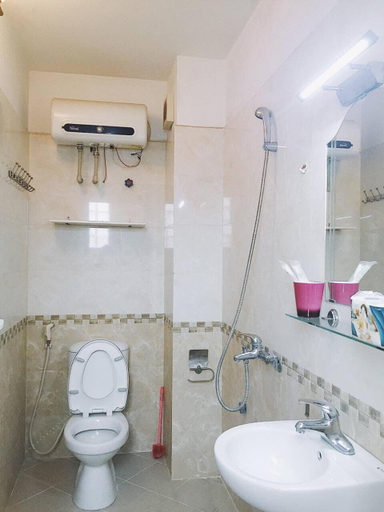 Bathroom 5, V-Studio Apartment 2, Cầu Giấy