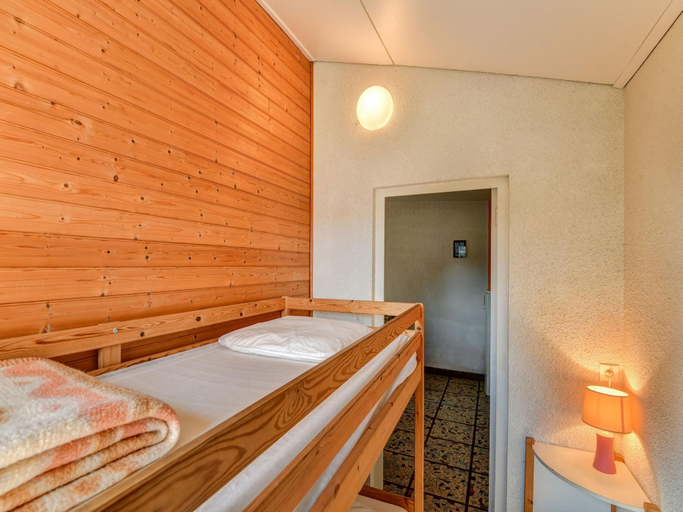 Bedroom, Holiday home with pool in Saint-Savinien, Charente-Maritime
