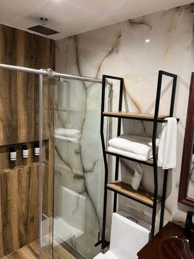 Bathroom 5, Hotels 111, San Andrés