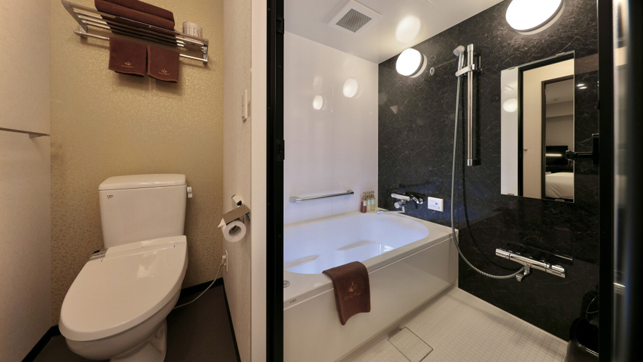 Bathroom 4, KUROMON Crystal Hotel, Osaka