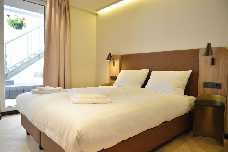 Bedroom 4, Day8 Hotel, Köln