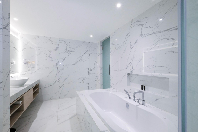 Bathroom 14