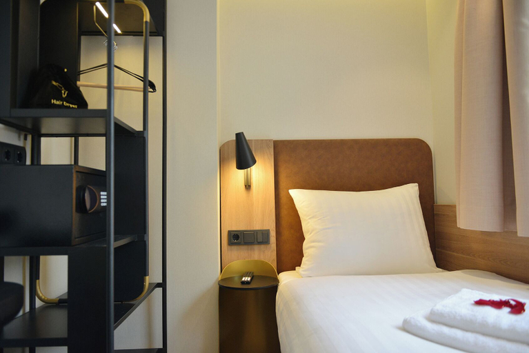 Bedroom 5, Day8 Hotel, Köln
