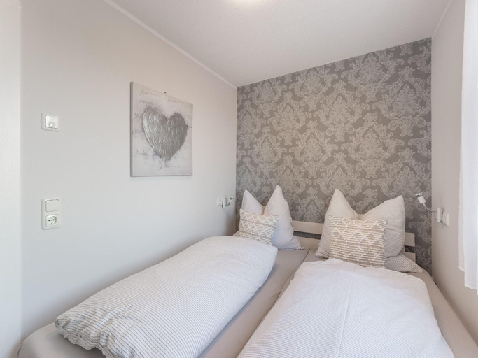 Bedroom 2, Ferienwohnung mit Sauna in Ballenstedt, Harz