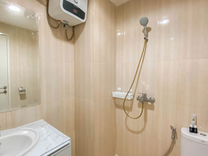 Bathroom 3, Warm and Cozy Studio at Sentul Tower Apartment, Bogor