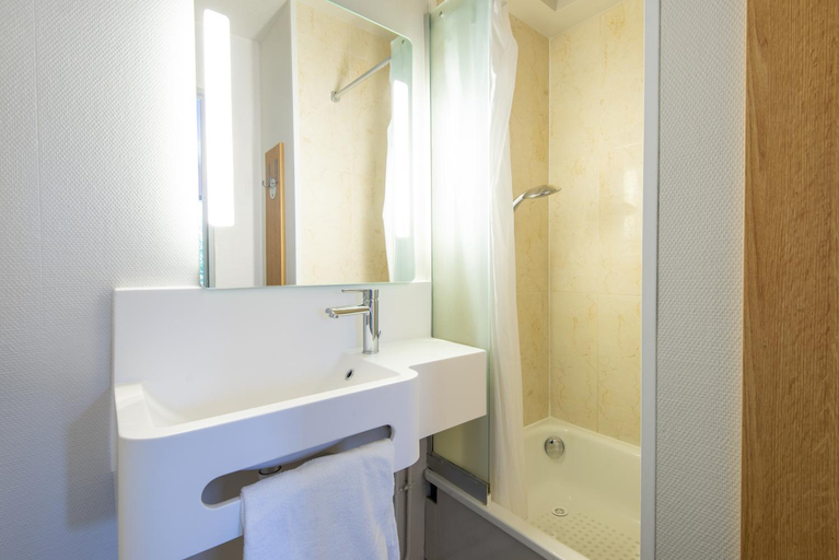 Bathroom 4, B&B HOTEL Dieppe, Seine-Maritime