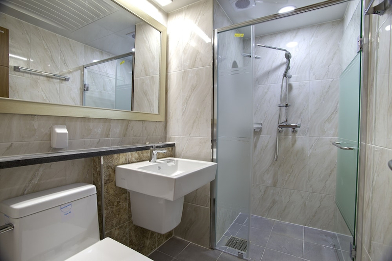 Bathroom 3, The Class 300 Hotel and Condominium, Sokcho