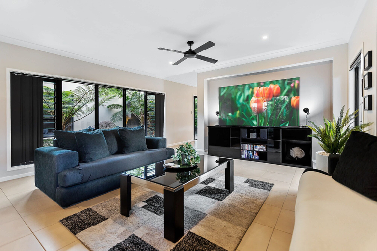 Room 2, Modere - Pool Entertainer Child Pet, Cairns