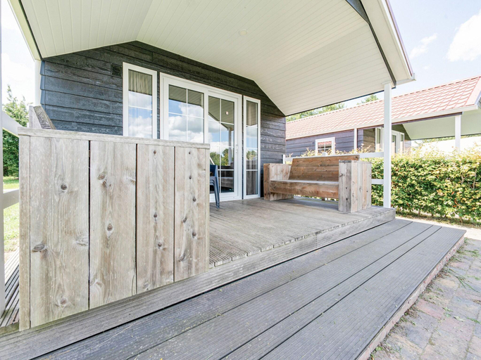 Others 5, Glamping with Veranda Over Water, Noordoostpolder