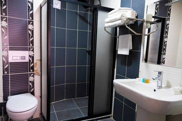 Bathroom 3, Cınar otel, Fatih