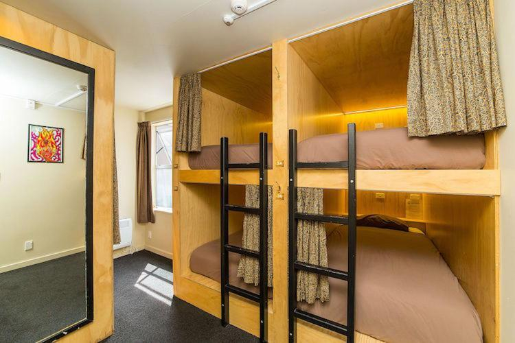 Bedroom, Sir Cedrics Tahuna Pod Hostel, Queenstown-Lakes