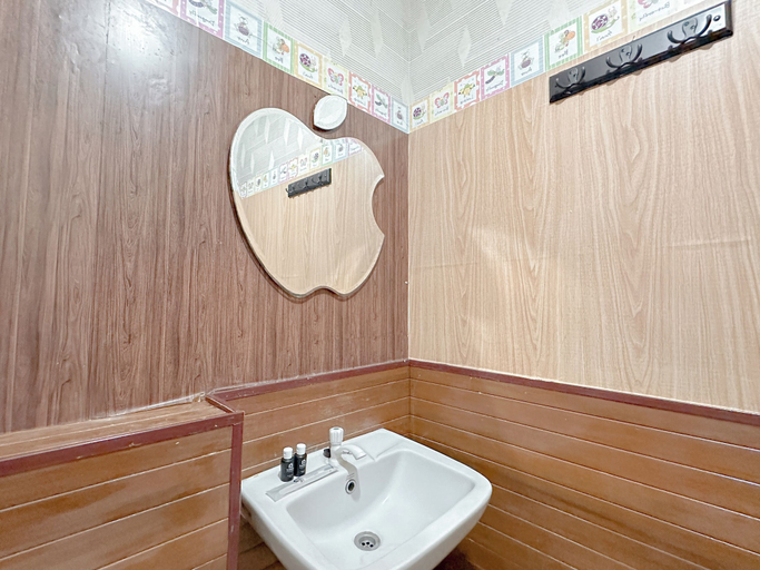 Bathroom 3, 1BR Modern Suites at Tamansari Prospero Sidoarjo Apartment, Sidoarjo