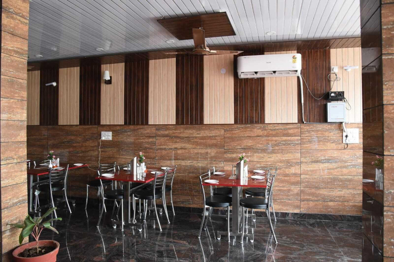 Food & Drinks 4, Hotel Accurate, Garhwal