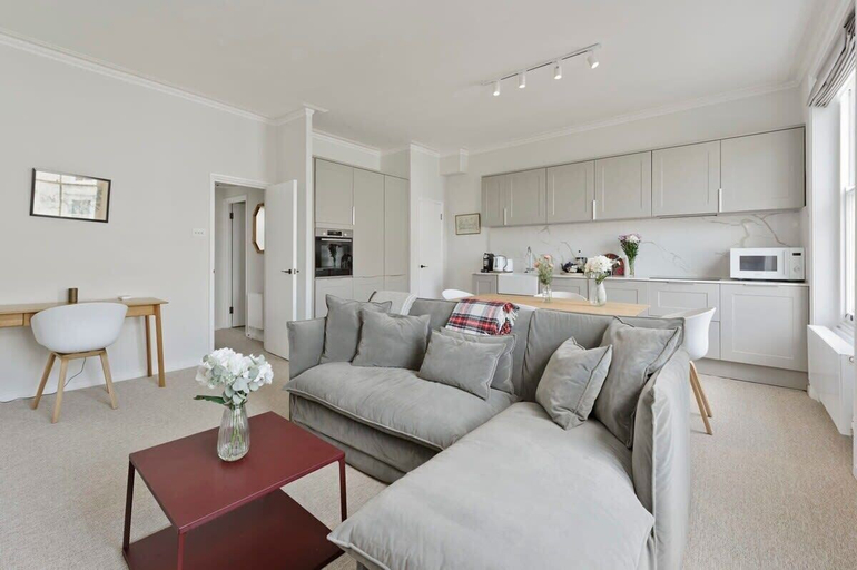 Others 5, Large & Wonderful 1 Bed, Pimlico, London