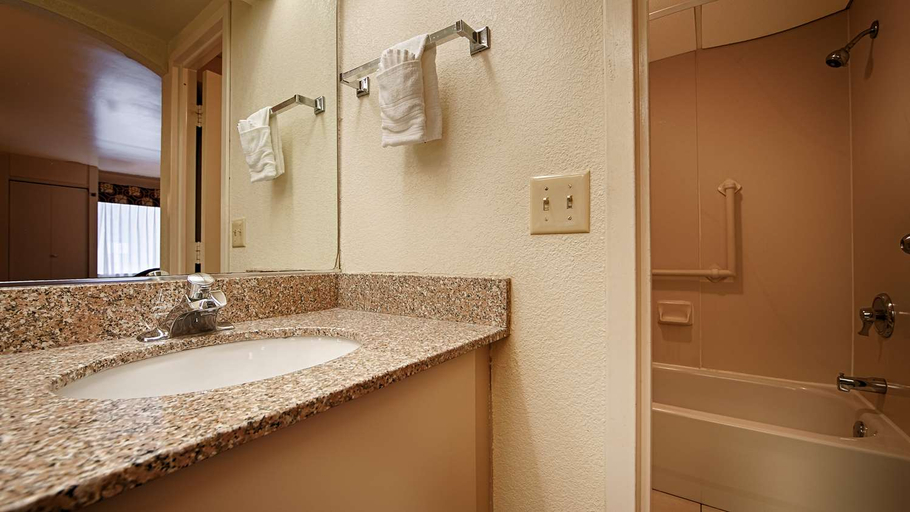 Bathroom 4, SureStay Hotel by Best Western East Brunswick, Middlesex