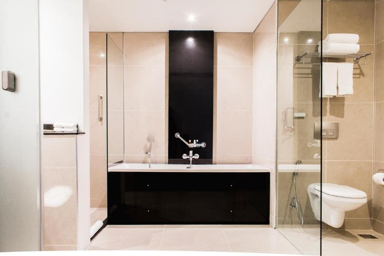 Bathroom 5, Onomo Hotel Dar es Salaam, Ilala