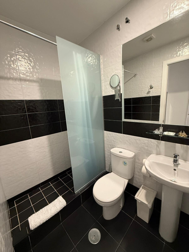 Bathroom 3, Hostal Star Madrid, Madrid