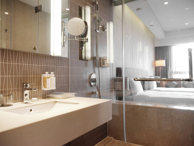 Bathroom 5, Holiday Inn SHANGHAI HONGQIAO by IHG, Shanghai