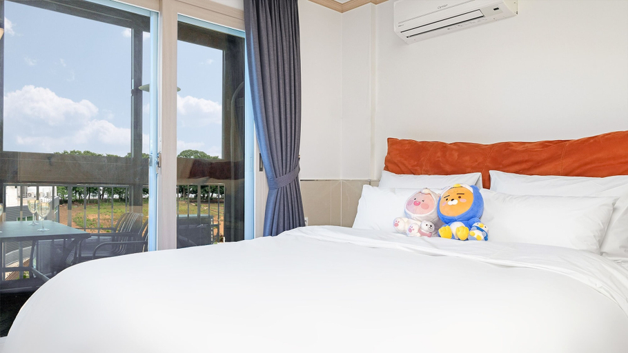 Bedroom 3, Namhae Dangdangi Dog Pension Blue, Namhae