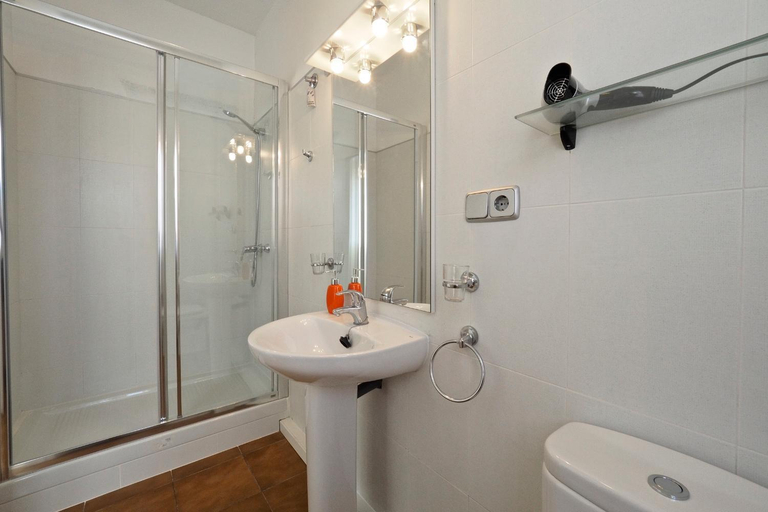 Bathroom 4, Monrooms Barcelona Apartments, Barcelona