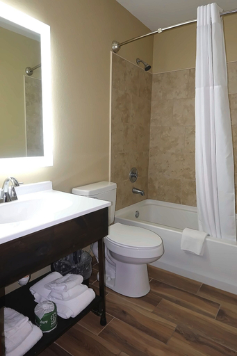 Bathroom 5, Hillside Inn & Suite, Berkeley