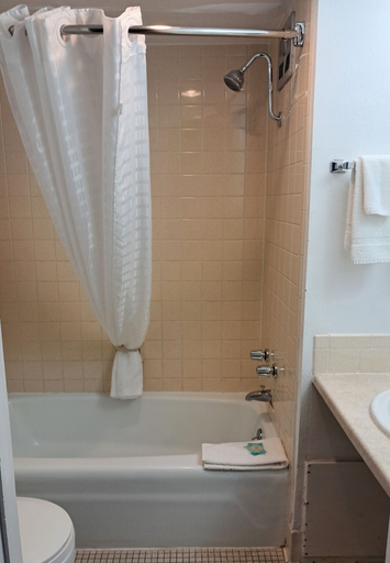Bathroom 4, National 9 Casper - Showboat, Natrona