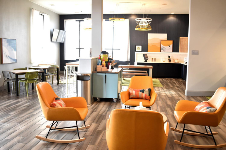 Food & Drinks 5, Spark By Hilton Albuquerque North I-25, Bernalillo