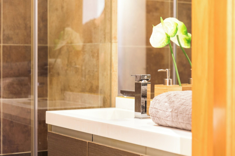 Bathroom 3, Chiad1 · Duque 53 Amazing Terrace · Netflix · AC, Lisbon