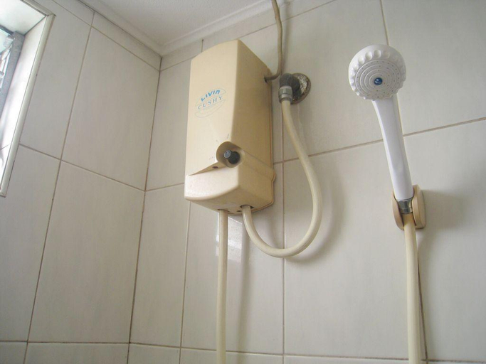 Bathroom 4, Robbinsdale Residences, Quezon City