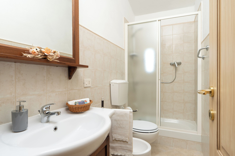 Bathroom, Villa Il Goro, Florence