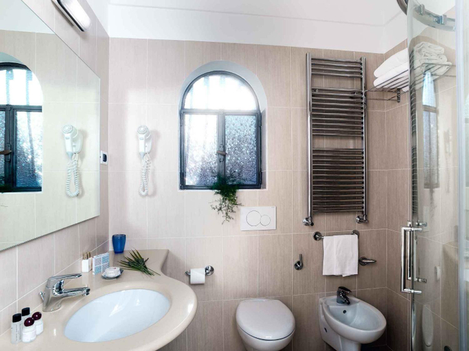 Bathroom 4, Hotel San Lorenzo Thermal Spa, Napoli