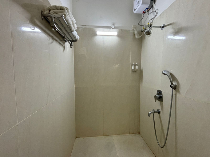 Bathroom 4, Breej Hotel, Purba Medinipur